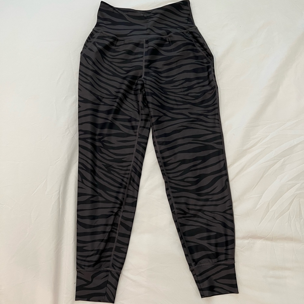 Old Navy Active Black and Gray Zebra Leggings